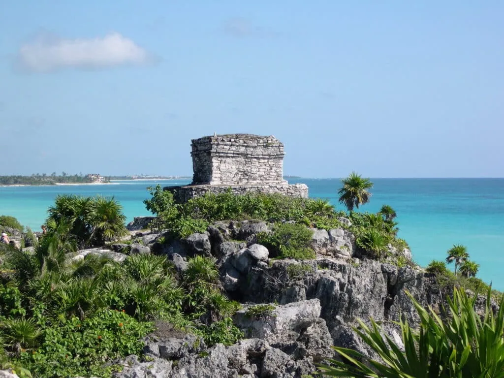 Tulum ancient mayan ruins next to the ocean is one of our 9 amazing things to do in Mexico
