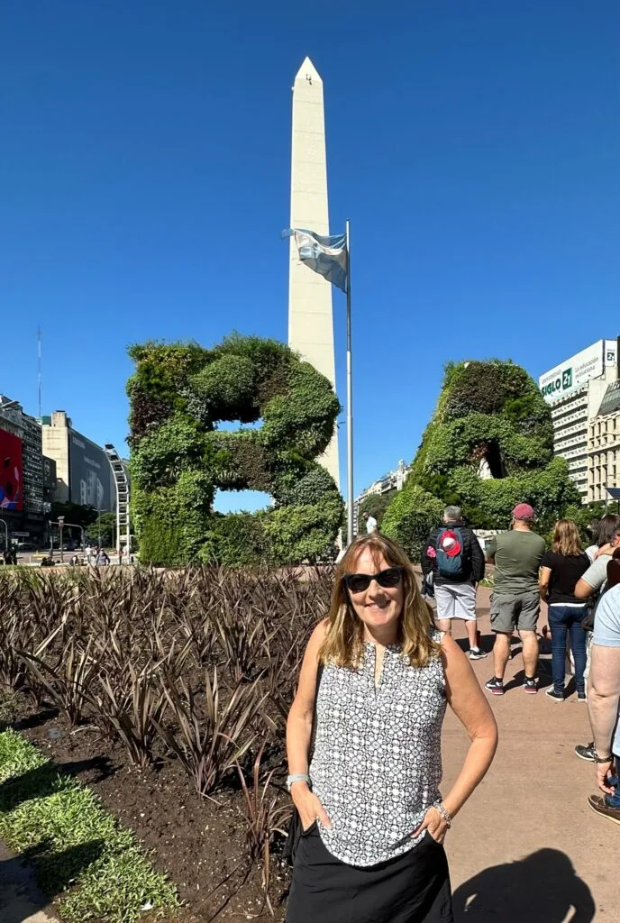 Obelisk in Buenos Aires popular photo spot