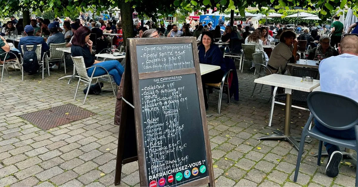 Outdoor area in Reims where people can enjoy a refreshment.