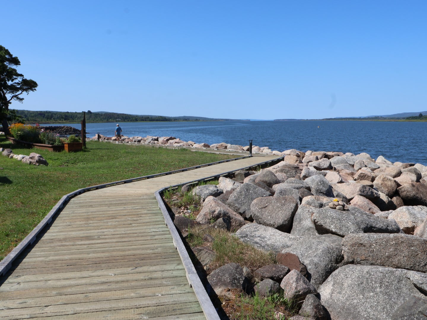 Pedestrian boardwalk along the rocky shoreline at Annapolis Royal