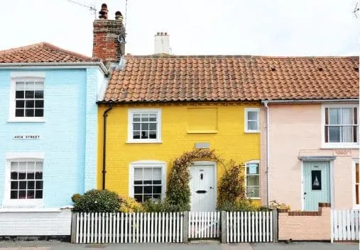 When visiting costal towns of Suffolk you will often see brightly painted homes. These are bright blue, yellow and pink and are part of a terraced street in Aldebugh.