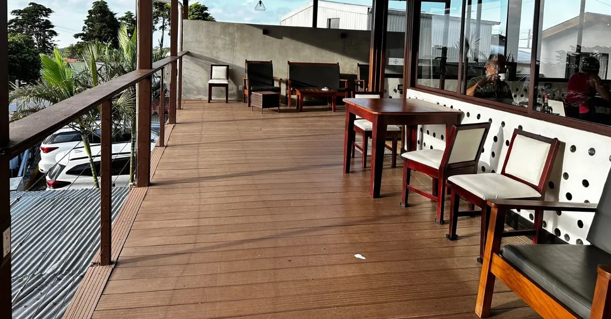 Outdoor balcony at Camino Verde Bed and Breakfast Hotel in Santa Elena. Seating looks over to mountains.