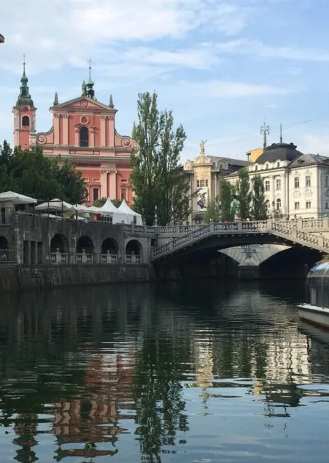 A stone bridge links parts of the city to its main square.