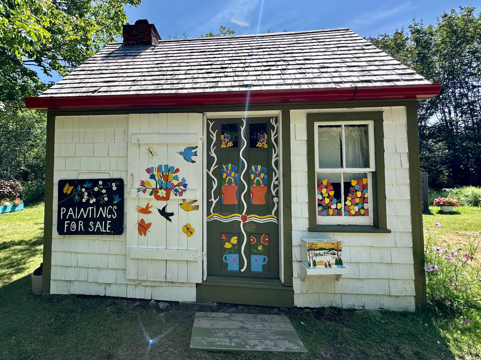 Folk art painted cottage, replica of Maud Lewis home