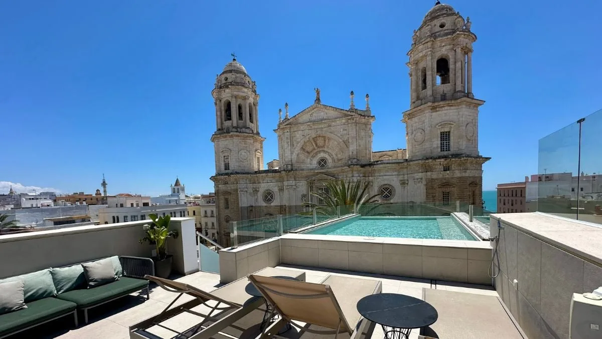 Hotel rooftop pool with views of Cádiz Cathedral