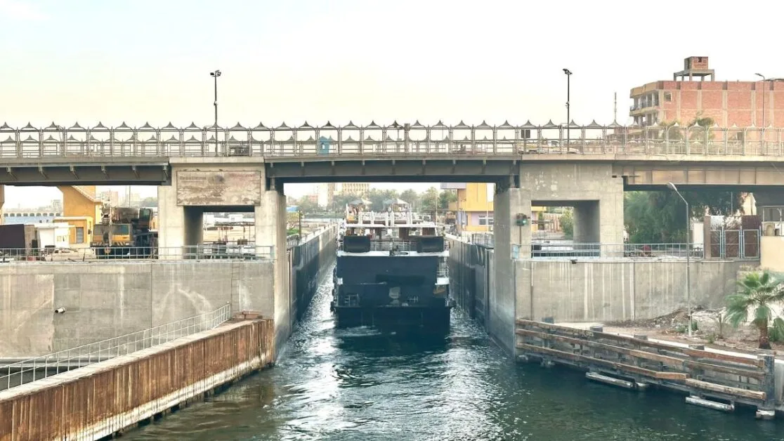 Transiting-Lock-River-Nile-Egypt