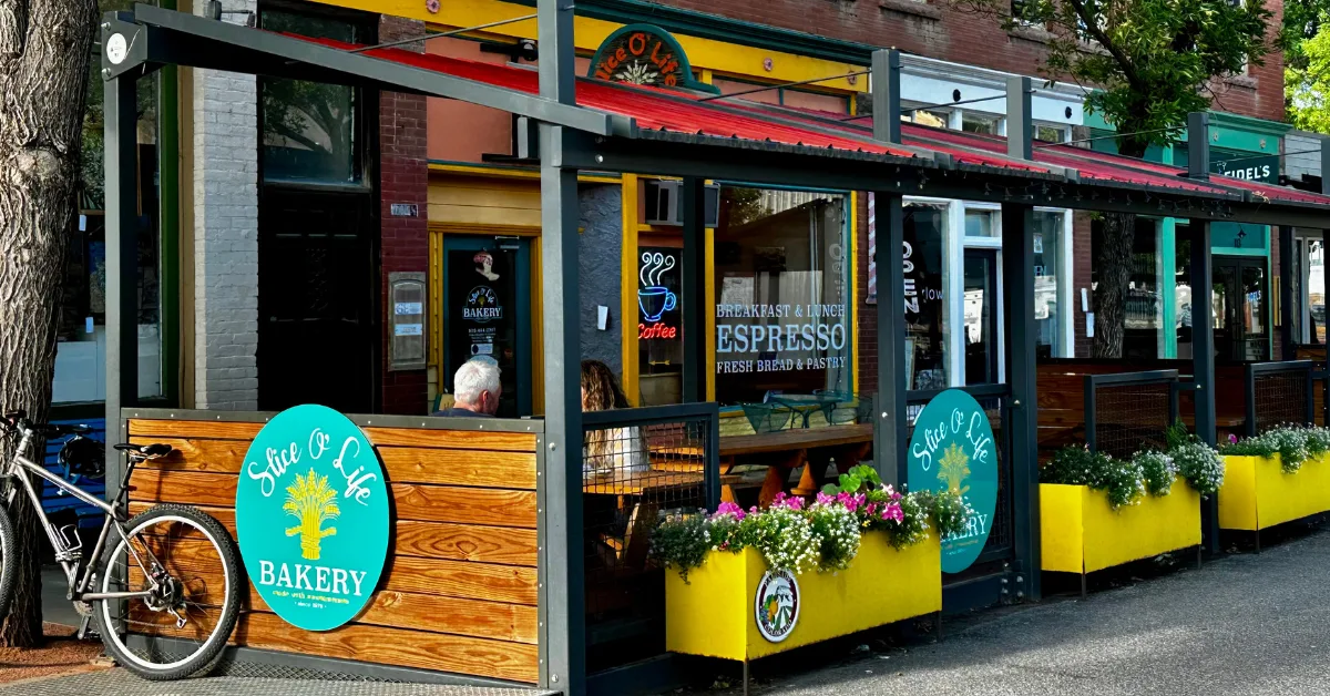 Open air seating booth at Slice O’ Life Bakery in Palisade Colorado.