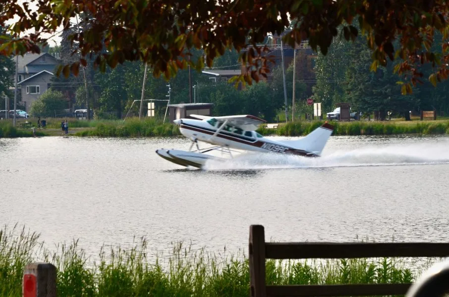 Float Plane on Lake Hook ready to take off.