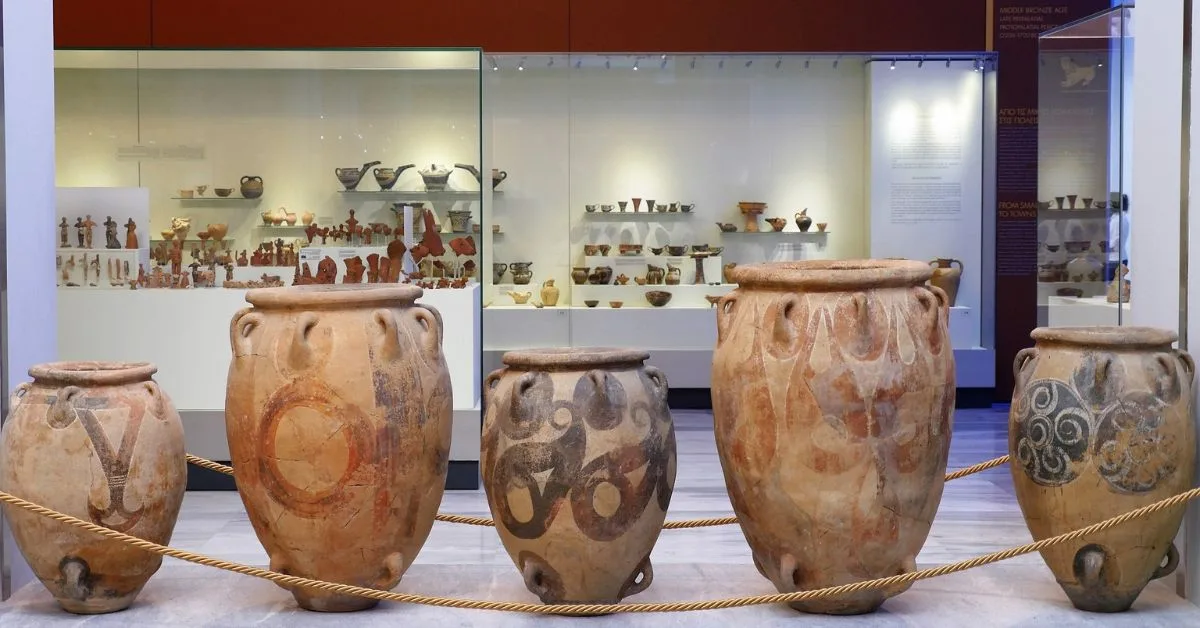 5 Ancient Greek clay pots.