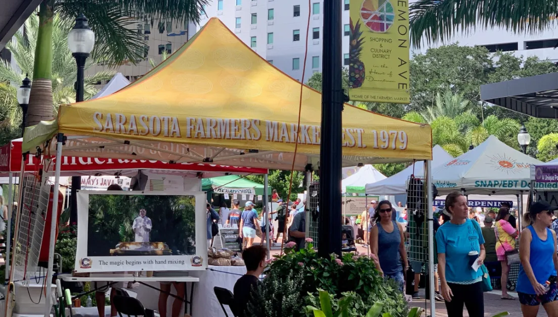 On most visitors things to do in Sarasota is coming to Saturday Market. Various tent covered stalls line the downtown and people are browsing.
