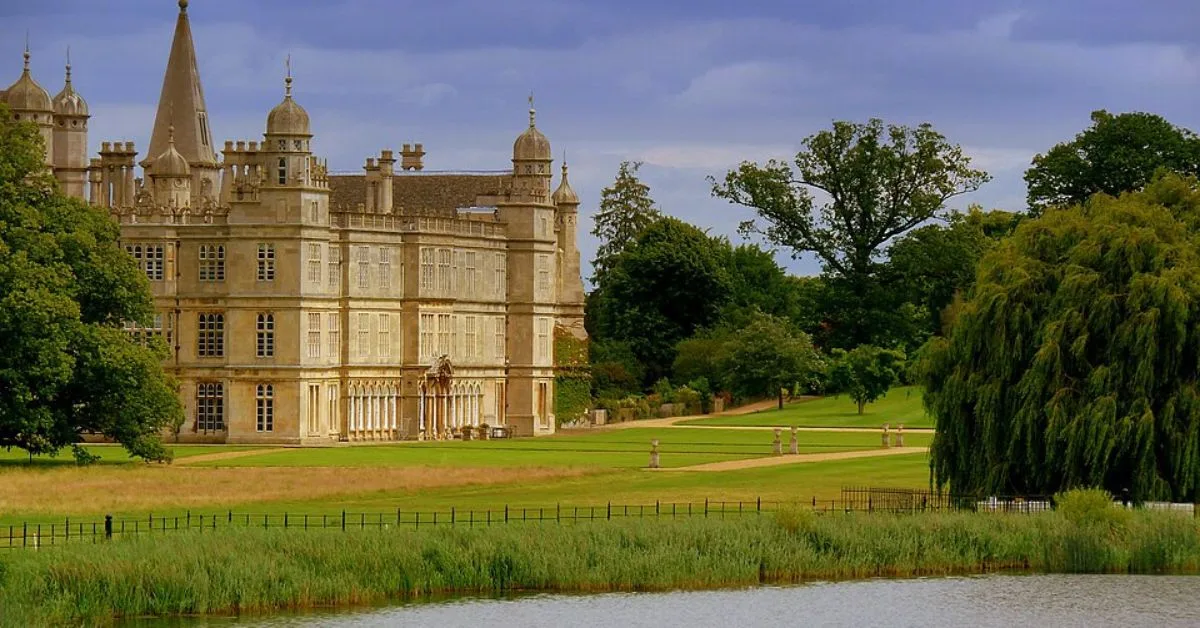 Stately home set in gardens