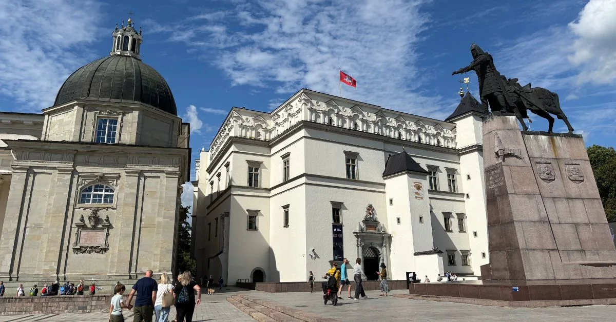 Statues and Museums in Cathedral Square