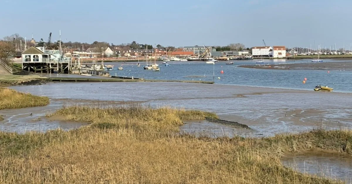 River Deben path walkways adjacent to the water with views of activity on the water in Woodbridge including boats and quayside buildings.