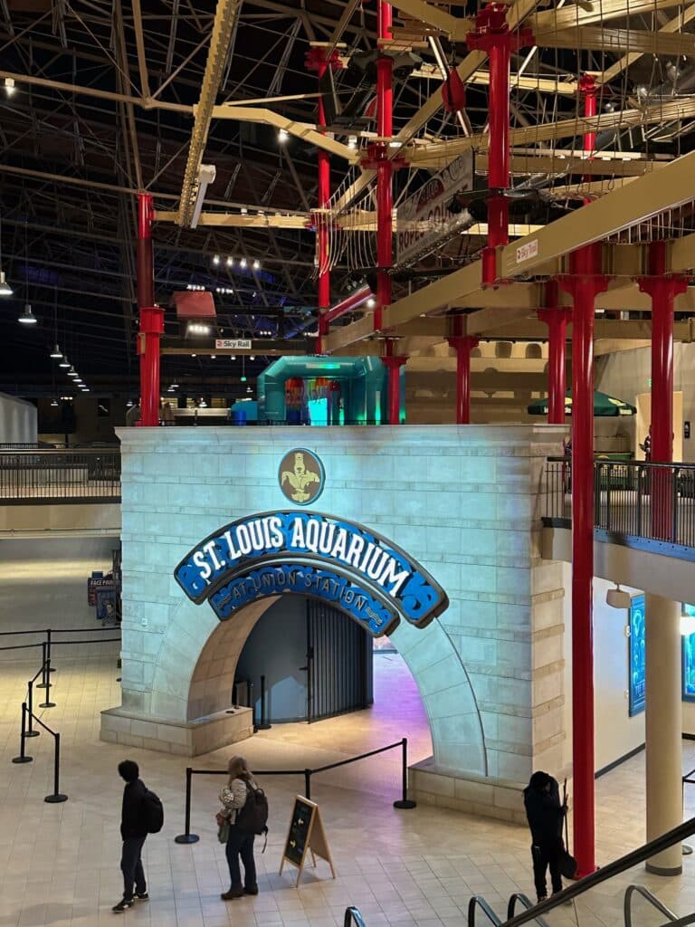 Entrance to the aquarium in St Louis within a railway station.