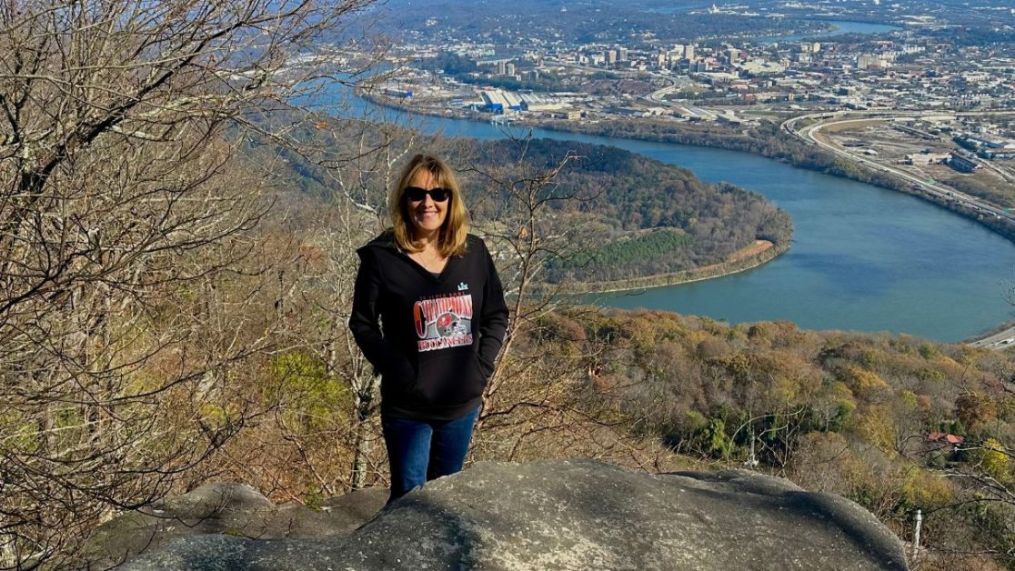 Woman standing at Point Park overview to Tennessee River Valley.