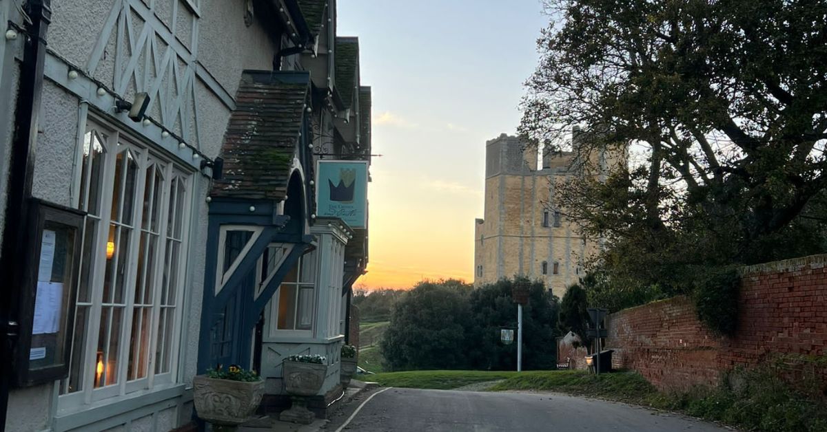 Crown and Castle Hotel in Orford with the castle next to it