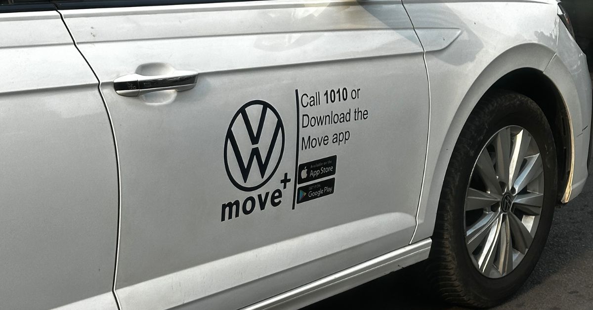 Car advertising Move App in Rwanda.
